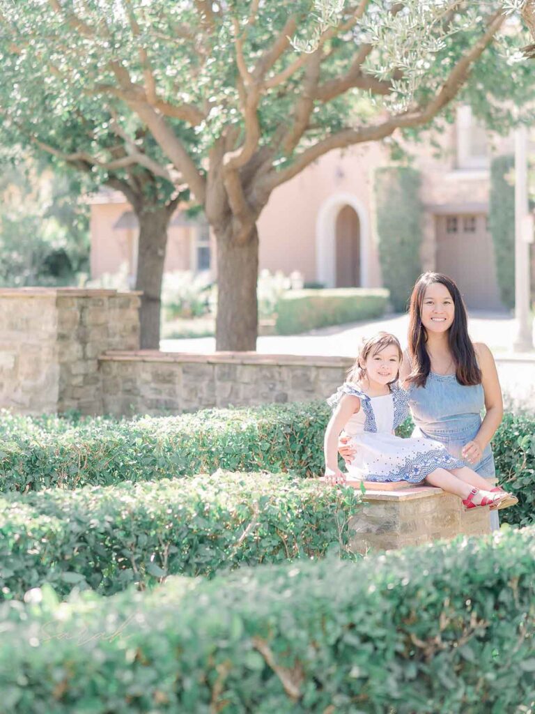 cute mother and daughter poses